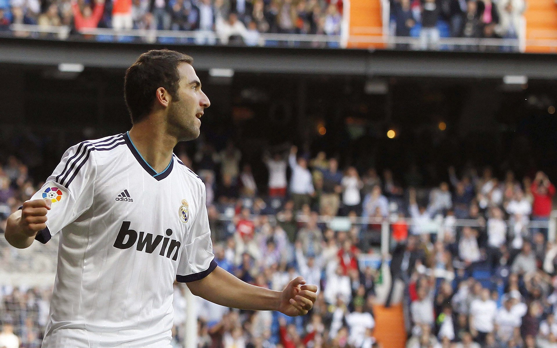 开云体育官方网站-拜仁主场大胜锁定半程冠军，拜仁提前34轮夺冠